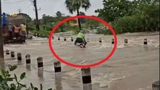 భారీ వర్షాలు.. వరదలతో 19 మంది మృతి