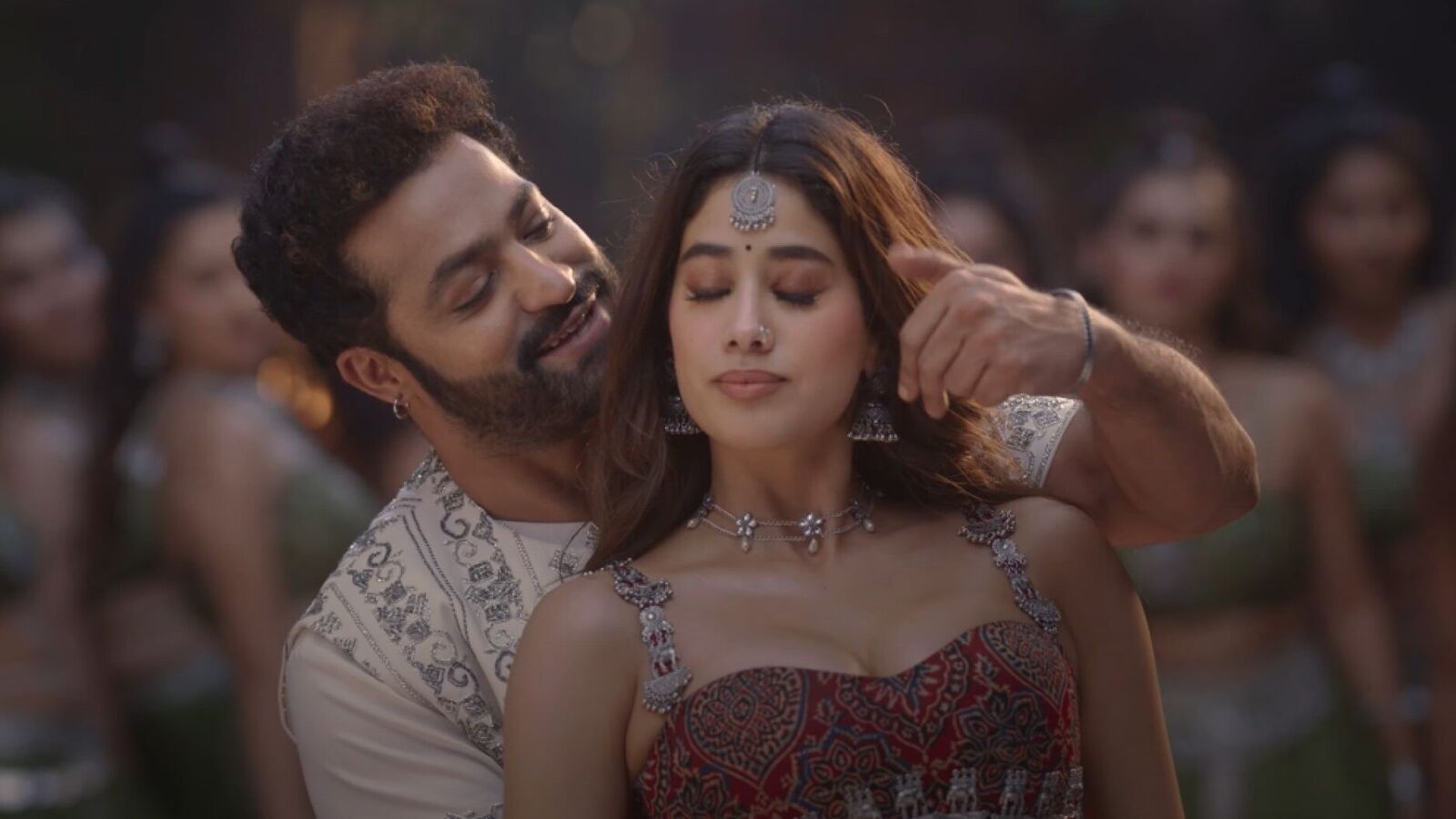 Daavudi Song from Devara: దేవర నుంచి మూడో పాట రిలీజ్.. డ్యాన్స్‌తో దుమ్మురేపిన ఎన్టీఆర్, జాన్వీ.. వీడియో సాంగ్ చూసేయండి