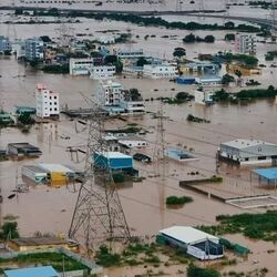 <p>ఆంధ్రప్రదేశ్ రాష్ట్రాన్ని భారీ వరదలు అల్లకల్లోలం చేశాయి. ఓవైపు భారీ స్థాయిలో ఆస్తి నష్టం జరగగా… మరోవైపు 30 మందికిపైగా ప్రాణాలు కోల్పోయారు.</p>