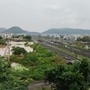 బెజవాడకు రక్షణ గోడలై నిలిచిన రైల్వే ట్రాకులు <p>బెజవాడకు రక్షణ గోడలై నిలిచిన రైల్వే ట్రాకులు</p>