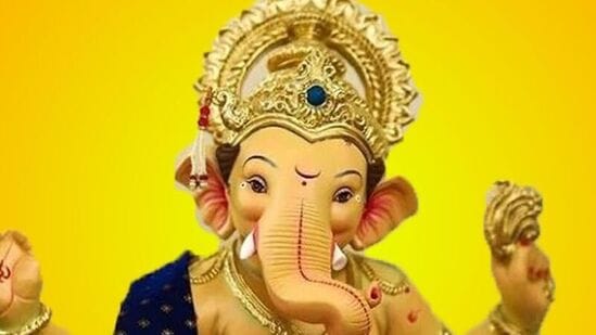 ఈసారి వినాయక చవితి&nbsp;07 సెప్టెంబర్&nbsp;2024 న వస్తుంది. ఈ రోజు నుంచి మరో&nbsp;10&nbsp;రోజుల పాటు దేశవ్యాప్తంగా గణేష్&nbsp;ఉత్సవాలు జరగనున్నాయి. &nbsp;ఈ సమయంలో కొన్ని ప్రత్యేక ఏర్పాట్లు చేసుకుంటే ఎలాంటి సమస్యనైనా పరిష్కరించుకోవచ్చు, దాని గురించి తెలుసుకుందాం.