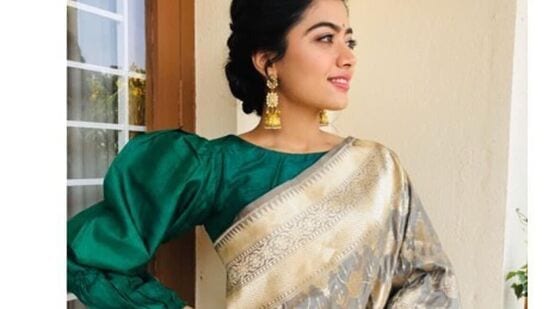 స్లీవ్స్ తో ప్రయోగం చేయచ్చు. బోట్ నెక్ పెట్టి చేతులు పొడవుగా కుట్టించి, బుట్టల చేతులను పెట్టించండి. అదిరిపోతుంది.