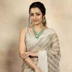 <p>చిరంజీవి విశ్వంభ‌ర‌తో దాదాపు ఎనిమిదేళ్ల త‌ర్వాత టాలీవుడ్‌లోకి రీఎంట్రీ ఇస్తోంది త్రిష‌. బింబిసార ఫేమ్ వ‌శిష్ట ద‌ర్శ‌క‌త్వం వ‌హిస్తున్న ఈ మూవీ వ‌చ్చే ఏడాది సంక్రాంతికి రిలీజ్ కాబోతోంది.&nbsp;</p>