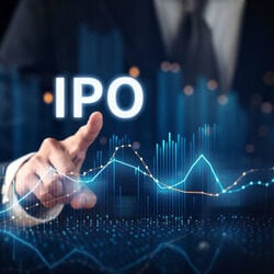 <p>మరోవైపు పీఎన్ గాడ్గిల్ జ్యువెల్లర్స్ రూ.1,100 కోట్ల ఐపీవోకు సెప్టెంబర్ 10 నుంచి దరఖాస్తులు ప్రారంభం కానున్నాయి. దరఖాస్తుల గడువు సెప్టెంబర్ 21తో ముగియనుంది. ఇదిలావుండగా క్రాస్ ఐపీఏ అప్లికేషన్ ఈ రోజు ప్రారంభమైంది. 500 కోట్ల ఐపీఓను మార్కెట్లోకి విడుదల చేసింది. 230 కోట్ల విలువైన టోలిన్స్ టైర్స్ ఐపీఓ నేటి నుంచి విడుదలైంది. క్రాస్ అండ్ టోలిన్స్ టైర్స్ ఐపీఓకు దరఖాస్తుల స్వీకరణకు సెప్టెంబర్ 11 చివరి తేదీగా ఉంది.</p>