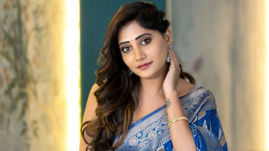 సెప్టెంబ‌ర్ 26 నుంచి నువ్వేకావాలి సీరియ‌ల్ ప్రారంభంకానుంది.మూడుముళ్లు సీరియ‌ల్ ఈ నెలాఖ‌రు నుంచే మొద‌లుకానుంది. &nbsp;&nbsp;
