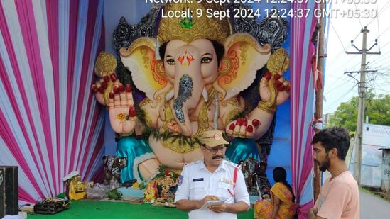 గణేష్ మండపాల అనుమతులను ఆన్ లైన్‌లో దరఖాస్తు చేసుకోవాలని ఇప్పటికే సూచించిన జిల్లా పోలీసులు అందుకు అనుగుణంగా ప్రతి మండపానికి సంబంధించిన సమగ్ర సమాచారాన్ని ఒక్క క్లిక్‌తో తెలుసుకునేలా టెక్నాలజీ జియో ట్యాగింగ్‌ను వాడుతున్నారు.&nbsp;