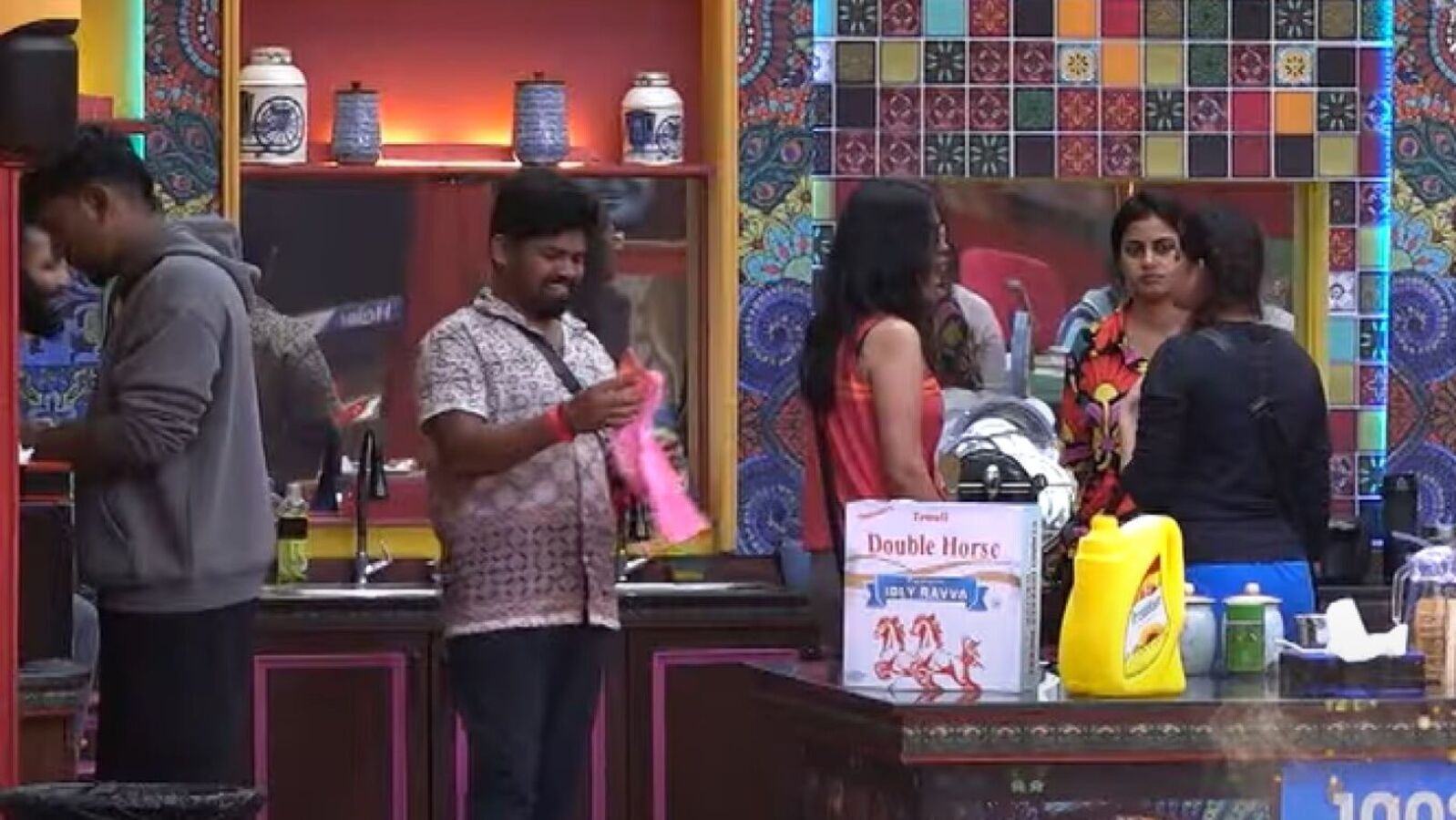 Bigg Boss 8 Telugu: రెచ్చగొట్టాలంటే వారిద్దరే: సోనియా.. హౌస్‍లో ఫుడ్ దొంగతనాలు.. నిఖిల్‍ను కొట్టేస్తానన్న నైనిక