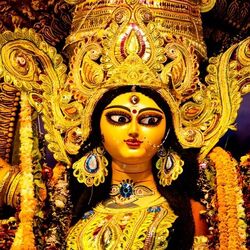 దుర్గా పూజ 2024కు మరో నెల కూడా సమయం లేదు. ఉమ కోసం ఎదురుచూపులు మొదలయ్యాయి. క్యాలెండర్ ప్రకారం మహా నవమి, మహాదశమి ఒకే రోజు వచ్చి అమ్మవారి ఆరాధనలో పాల్గొంటారు. మరి ఈ రెండు రోజుల పూజ ఎప్పుడు మొదలవుతుందో, ఎప్పుడు ముగుస్తుందో చూద్దాం.