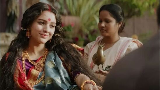 యానిమల్ బ్యూటి తృప్తి దిమ్రి నటించిన తొలి సినిమా బుల్ బుల్. హారర్ థ్రిల్లర్‌గా తెరకెక్కిన ఈ సినిమా తృప్తి పాత్ర చుట్టూనే తిరుగుతుంది. ఈ మూవీ నెట్‌ఫ్లిక్స్‌లో డిజిటల్ స్ట్రీమింగ్ అవుతోంది.&nbsp;