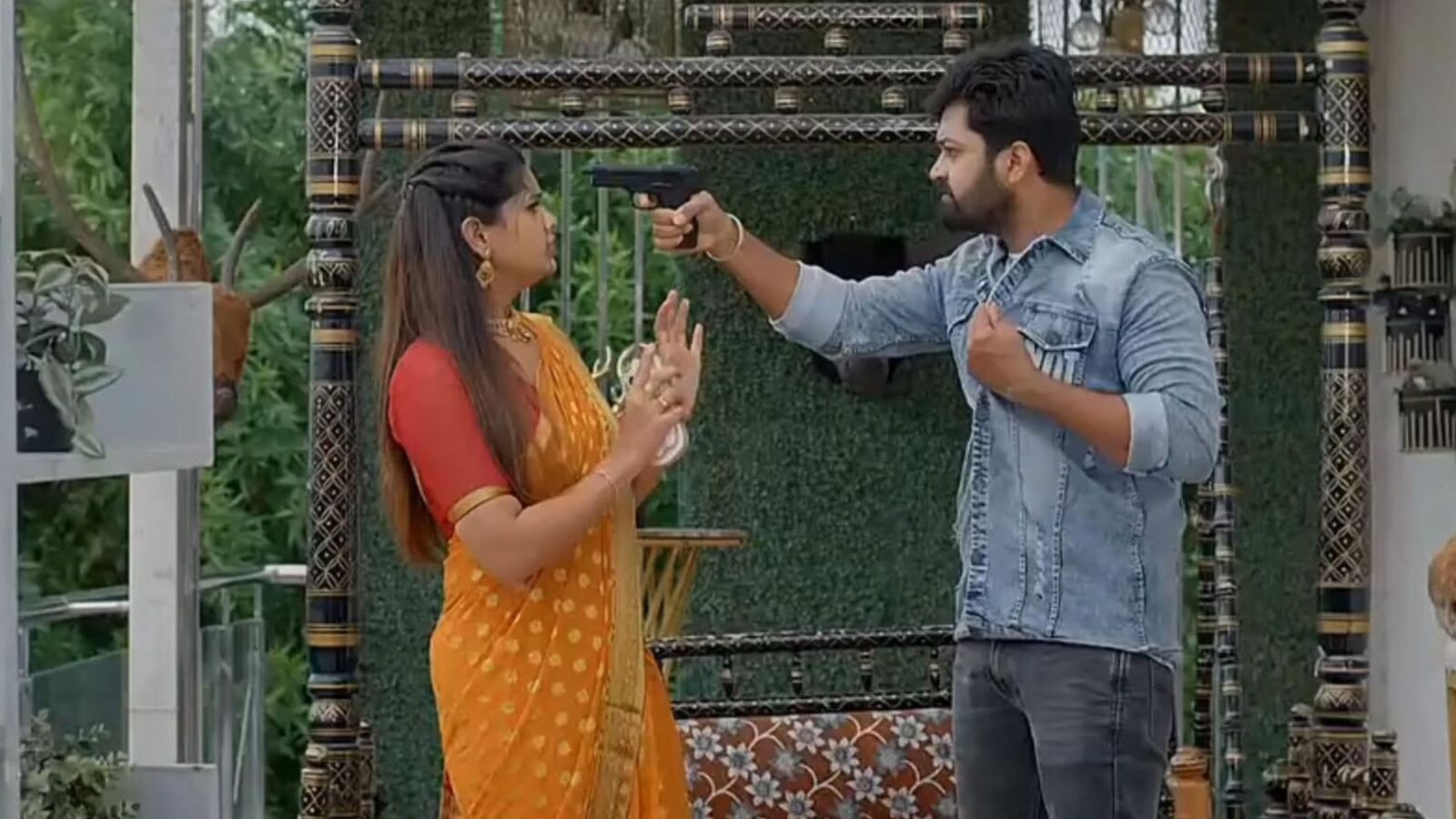 Gundeninda Gudigantalu Today Episode: శ్రుతికి గన్‌ గురిపెట్టిన పెళ్లికొడుకు సంజు.. పెళ్లికూతురు తండ్రిని కొట్టిన బాలు