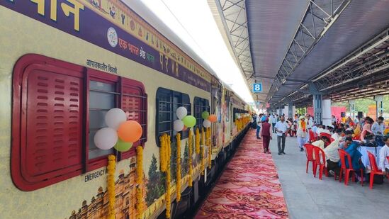 టూర్ ధరలు : &nbsp;&nbsp;ఎకానమీ (SL) -రూ 16,820(పెద్దలకు), రూ. 15,700(పిల్లలకు)స్టాండర్ట్(3AC) -రూ. 26,680(పెద్దలకు), రూ. 25,370(పిల్లలకు)కంఫర్ట్ (2AC)- రూ. 34,950(పెద్దలకు), రూ. 33,380(పిల్లలకు)