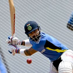 <p>Virat Kohli Record: బంగ్లాదేశ్ తో జరగబోయే టెస్టు సిరీస్ లో విరాట్ కోహ్లీ కనీసం మూడు వ్యక్తిగత రికార్డులు నెలకొల్పే అవకాశం ఉంది. లెజెండరీ డాన్ బ్రాడ్‌మన్ ను అధిగమించగలడు. సచిన్ టెండూల్కర్ ఆల్ టైమ్ అంతర్జాతీయ రికార్డును బద్దలు కొట్టగలడు.</p>
