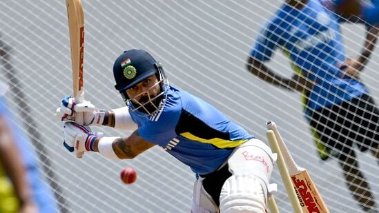 Virat Kohli Record: బంగ్లాదేశ్ తో జరగబోయే టెస్టు సిరీస్ లో విరాట్ కోహ్లీ కనీసం మూడు వ్యక్తిగత రికార్డులు నెలకొల్పే అవకాశం ఉంది. లెజెండరీ డాన్ బ్రాడ్‌మన్ ను అధిగమించగలడు. సచిన్ టెండూల్కర్ ఆల్ టైమ్ అంతర్జాతీయ రికార్డును బద్దలు కొట్టగలడు.