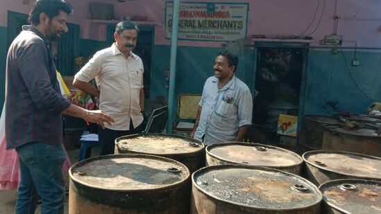 వంట నూనెల ధరల పెరుగుదల నేపథ్యంలో రాష్ట్ర వ్యాప్తంగా విజిలెన్స్ సోదాలు నిర్వహిస్తోంది