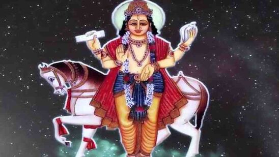 శుక్రుడి వల్ల కొన్ని రాశుల వారి బ్యాంక్ బ్యాలెన్స్ పెరుగుతుంది. అంతేకాకుండా శుక్రుని ఆశీస్సులతో కుటుంబ జీవితంలో ఆనంద ప్రవాహం ప్రవహిస్తుంది. శుక్రుడి వల్ల కొన్ని రాశుల వారి బ్యాంక్ బ్యాలెన్స్ పెరుగుతుంది. అంతేకాకుండా శుక్రుని ఆశీస్సులతో కుటుంబ జీవితంలో ఆనంద ప్రవాహం ప్రవహిస్తుంది. 