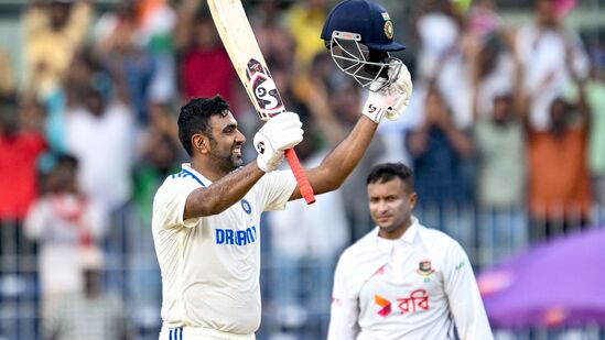 Ashwin Records: టెస్టుల్లో 500కు పైగా వికెట్లు తీసిన ఆటగాళ్లు సాధించిన మొత్తం సెంచరీల సంఖ్య ఎనిమిది. ఆ ఎనిమిదింటిలో అశ్విన్ ఒక్కడే ఆరు సెంచరీలు సాధించాడు. అనిల్ కుంబ్లే ఒక సెంచరీ చేయగా.. మరొకటి స్టువర్ట్ బ్రాడ్ చేశాడు. టెస్టు క్రికెట్ చరిత్రలో తొమ్మిది మంది ఆటగాళ్లు 500కు పైగా వికెట్లు తీశారు. ముత్తయ్య మురళీధరన్, షేన్ వార్న్, జేమ్స్ అండర్సన్, కుంబ్లే, బ్రాడ్, గ్లెన్ మెక్‌గ్రాత్, నాథన్ లయన్, కోర్ట్నీ వాల్ష్, అశ్విన్.&nbsp;