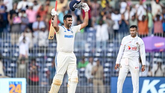 Ashwin Records: టెస్టుల్లో ఒక నిర్దిష్ట మైదానంలో ఒకటి కంటే ఎక్కువ సెంచరీలు, ఐదు లేదా అంతకంటే ఎక్కువ వికెట్లు తీసిన ప్లేయర్స్ జాబితాలో అశ్విన్ చేరాడు. ఈ 'డబుల్' రికార్డుల జాబితాలో మొత్తం ఐదుగురు ప్లేయర్స్ ఉండగా.. వాళ్లలో అశ్విన్ ఒకడు. గతంలో ఇదే చెపాక్ లో అతడు ఇంగ్లండ్ తోనూ సెంచరీ చేశాడు.