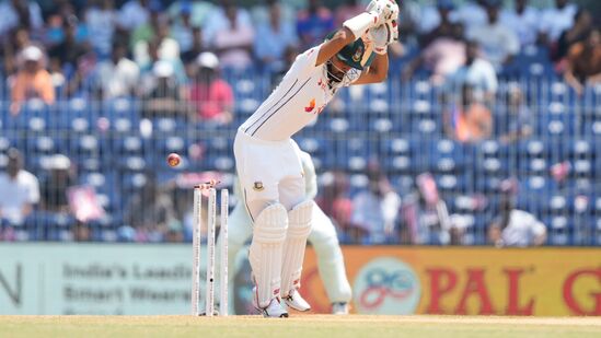 India vs Bangladesh 1st Test: బంగ్లాదేశ్ తొలి ఇన్నింగ్స్ తొలి ఓవర్ లోనే షాద్మాన్ ను ఇలా క్లీన్ బౌల్డ్ చేసి వికెట్ల వేట మొదలు పెట్టాడు బుమ్రా.