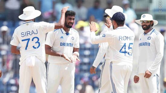 Bumrah Record: బుమ్రా 37 టెస్టుల్లో 70 ఇన్నింగ్స్ ఆడి మొత్తం 163 వికెట్లు పడగొట్టాడు. 89 వన్డేల్లో 88 ఇన్నింగ్స్ లో 149 వికెట్లు తీసుకోగా.. 70 టీ20ల్లో 89 వికెట్లు పడగొట్టాడు.&nbsp;