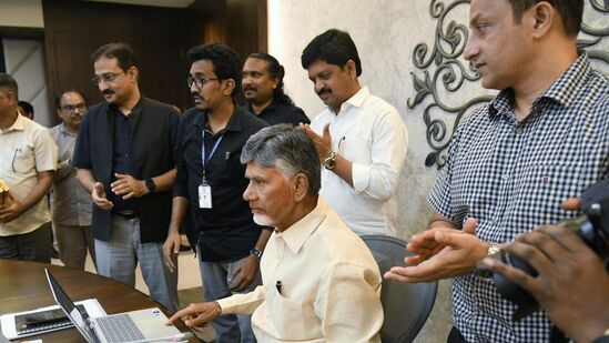 వాగులు, వంకలు, గ్రామీణ ప్రజలు ఇళ్ల నిర్మాణం కోసం ఇసుక తరలింపుపై ఎలాంటి ఆంక్షలు లేకుండా తీసుకువెళ్లొచ్చు