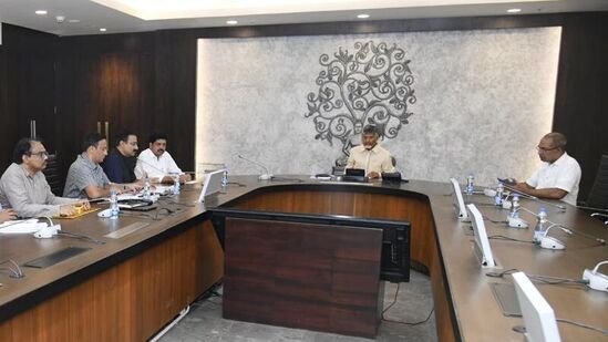 ఉచిత ఇసుక విధానంలో తలెత్తే సమస్య ల పరిష్కారం కోసం టోల్‌ఫ్రీ నంబర్ 1800 599 4599కు ఫిర్యాదు చేయొచ్చు