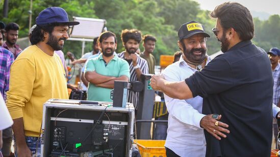 వెంక‌టేష్ హీరోగా అనిల్ రావిపూడి ద‌ర్శ‌క‌త్వంలో ఓ క్రైమ్ థ్రిల్ల‌ర్ మూవీ తెర‌కెక్కుతోంది. ప్ర‌స్తుతం ఈ మూవీ షూటింగ్ హైద‌రాబాద్‌లోని రామోజీ ఫిల్మ్ సిటీలో జ‌రుగుతోంది.&nbsp;