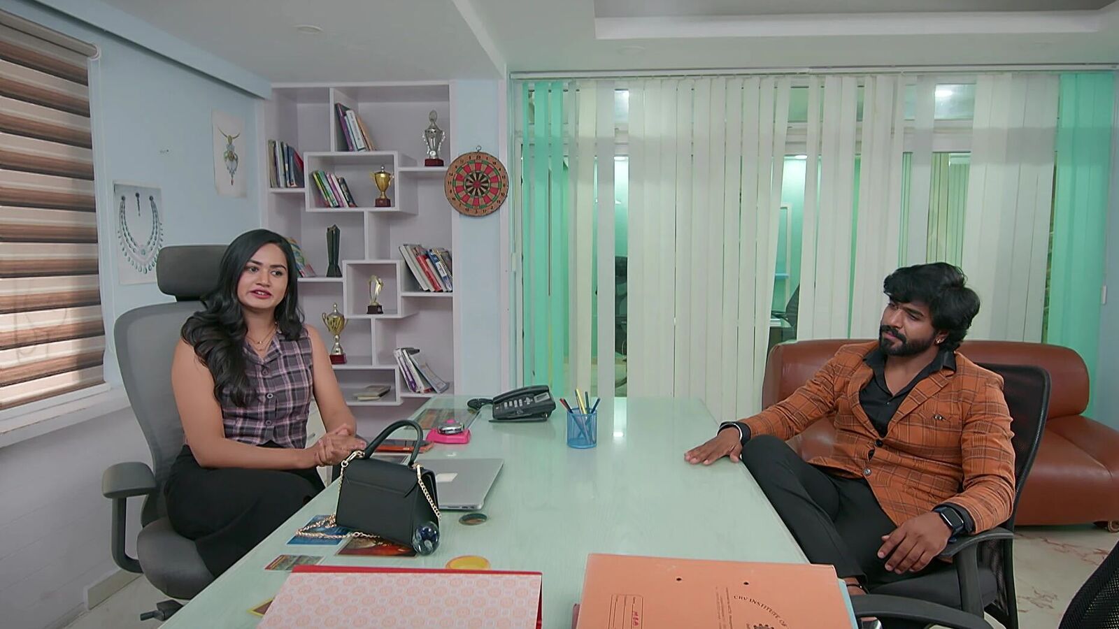 Brahmamudi Promo: అనామిక ట్రాప్‌లో ప‌డ్డ కావ్య - కోడ‌లిని ఇంటికిర‌ప్పించేందుకు అప‌ర్ణ ప్లాన్ - రాజ్‌కు కొత్త‌ క‌ష్టాలు