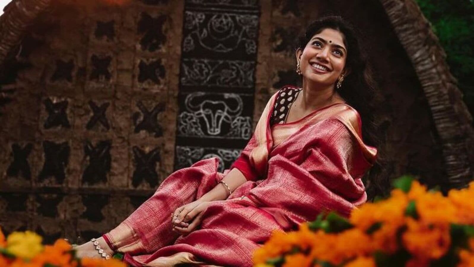 Sai Pallavi: అమ‌ర‌న్ ప్ర‌మోష‌న్స్‌లో సాయిప‌ల్ల‌వి - చీర‌లో ఫ్యాన్స్‌ను ఫిదా చేసిన ప్రేమ‌మ్ బ్యూటీ-sai pallavi photos at amaran movie promotions thandel tollywood kollywood ,ఫోటో ...
