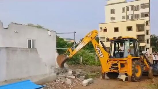 అక్రమ నిర్మాణాలపై హైడ్రా కొరడా