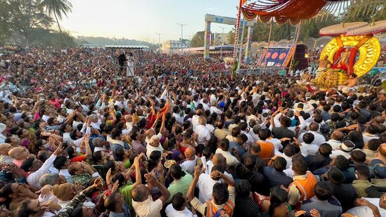 కోట్లాది భక్తుల ఆరాధ్య దైవమైన తిరుమల శ్రీవారి పాలకమండలిలో చోటు దక్కడమే అరుదైన గౌరవంగా భావిస్తారు. టీటీడీ ఛైర్మన్‌ పదవి కోసం టీడీపీ నాయకుల్లో తీవ్రమైన పోటీ ఉంది. మరోవైపు బీజేపీ, జనసేన నాయకుల్లో కూడా టీటీడీ పదవులపై కన్నేశాయి.&nbsp;