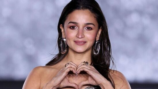 Aishwarya Rai Alia Bhatt: ఐశ్వర్యతోపాటు ఆలియా కూడా ఎంతో అందంగా కనిపించింది.