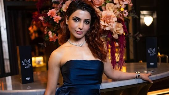 Samantha Priyanka Chopra: సిటడెల్: హనీ బన్నీ సమంత రూత్ ప్రభు నటించిన తొలి హిందీ యాక్షన్ థ్రిల్లర్ వెబ్ సిరీస్. తెలుగులో మంచి గుర్తింపు తెచ్చుకున్న ఈ భామకు గతంలో షారుఖ్ ఖాన్ 'జవాన్' సినిమా ఆఫర్ వచ్చింది. అయితే ఆ సమయంలో ఆమె ఆ పాత్ర చేయలేకపోవడంతో నయనతారకు దక్కింది.