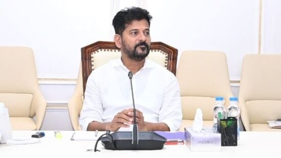 CM Revanth Reddy : డబుల్ బెడ్రూమ్ ఇండ్లు వెంటనే లబ్దిదారులకు అప్పగించండి, సీఎం రేవంత్ రెడ్డి కీలక ఆదేశాలు