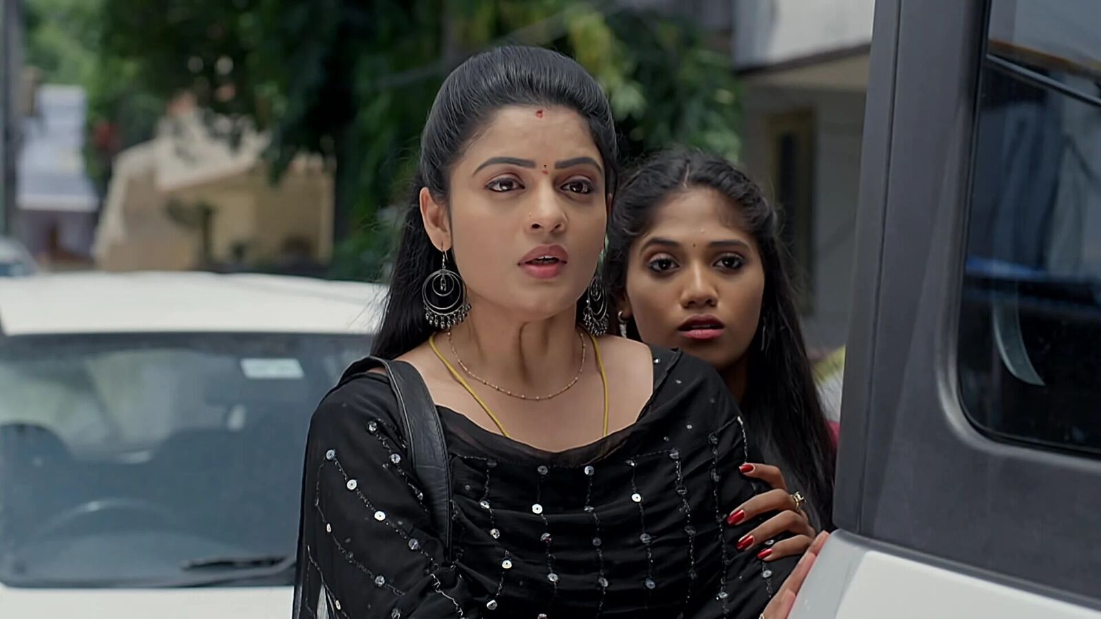 Gundeninda Gudigantalu Today Episode: ర‌వికి శృతి డెడ్‌లైన్ - బిల్డ‌ప్ ఇవ్వ‌బోయి బుక్కైన మ‌నోజ్ - రోహిణి టెన్ష‌న్ పీక్స్