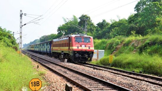 తెలుగు రాష్ట్రాల్లో  పలు రైళ్లు రద్దు 