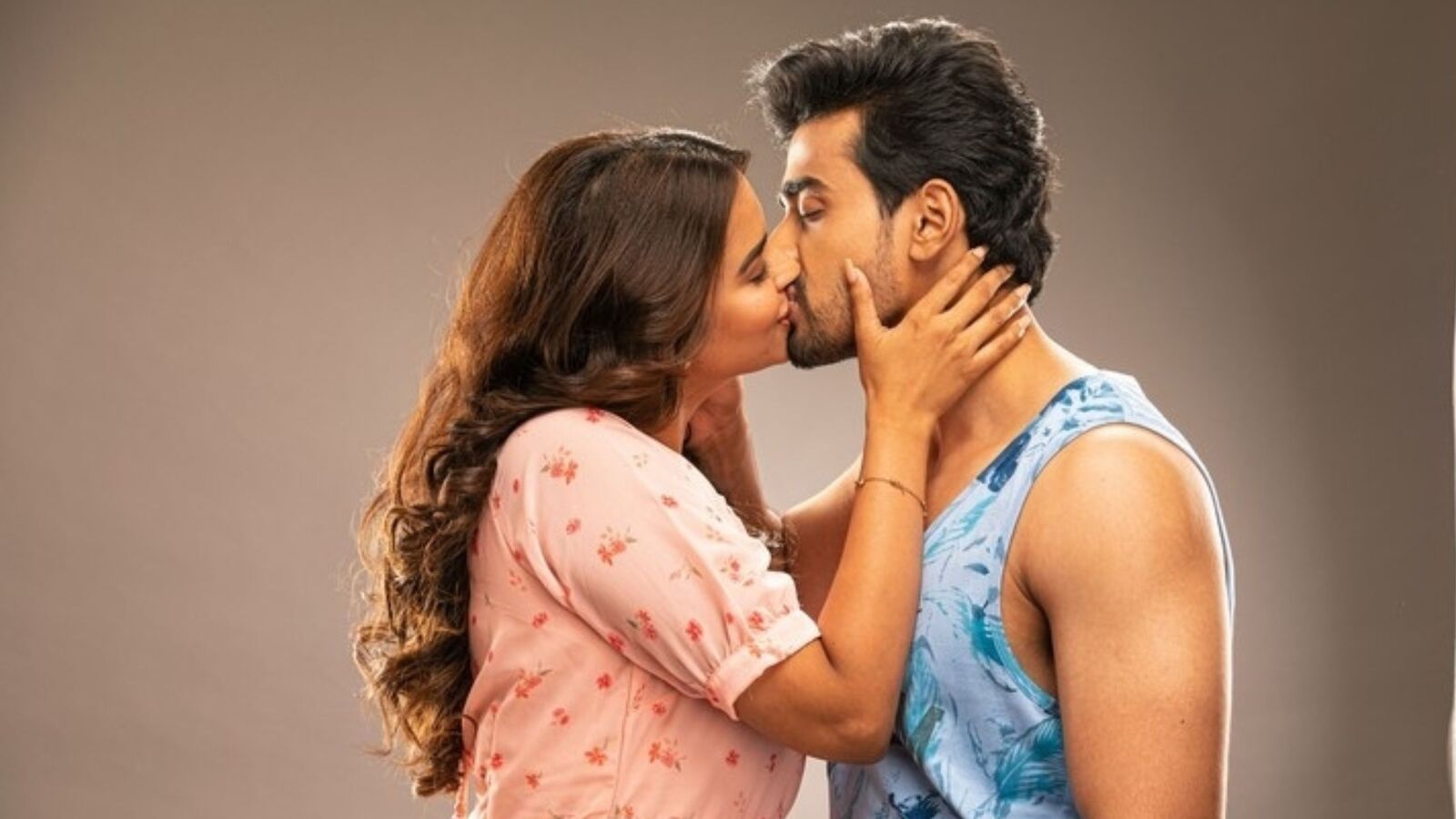 Bigg Boss Telugu 8: కంటెస్టెంట్‌గా టాలీవుడ్ యంగ్ హీరో.. అతనితోపాటు మరో నలుగురు కన్ఫర్మ్.. ఆరోజే ఐదుగురి ఎంట్రీ!