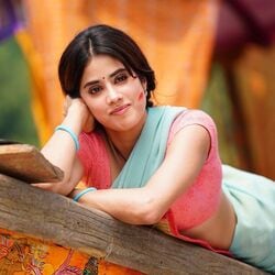 <p>దేవ‌ర మూవీలో తంగం పాత్ర‌లో జాన్వీక‌పూర్ క‌నిపించింది. సినిమాలో ఆమె పాత్ర‌కు పెద్ద‌గా ఇంపార్టెన్స్ లేద‌ని ఫ్యాన్స్ సోష‌ల్ మీడియాలో కామెంట్స్ చేస్తోన్నారు.&nbsp;</p>