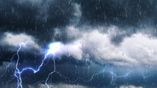 అక్టోబర్ 1 నుంచి తెలంగాణలో తేలికపాటి నుంచి మోస్తారు వర్షాలు కురుస్తాయని హైదరాబాద్ వాతావరణ కేంద్రం అంచనా వేసింది. ఎలాంటి హెచ్చరికలు లేవని వివరించింది.