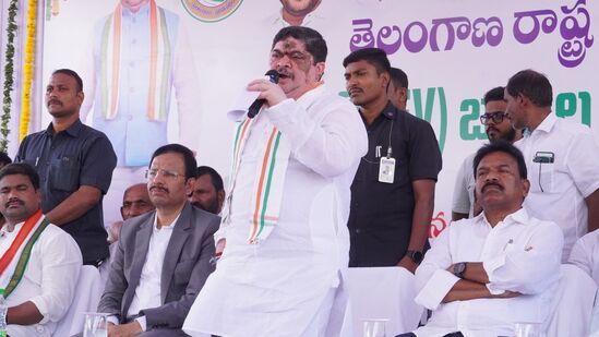 ఆర్టీసీలో ఉద్యోగా భర్తీ, కార్మికులకు పీఆర్సీ, కారుణ్య నియామకాల సమస్యలన్ని దసరా లోపు పరిష్కరిస్తామని మంత్రి పొన్నం ప్రభాకర్ స్పష్టం చేశారు. కారుణ్య నియామకాల కోసం కూడా చాలామంది ఎదురుచూస్తున్నారు.&nbsp;