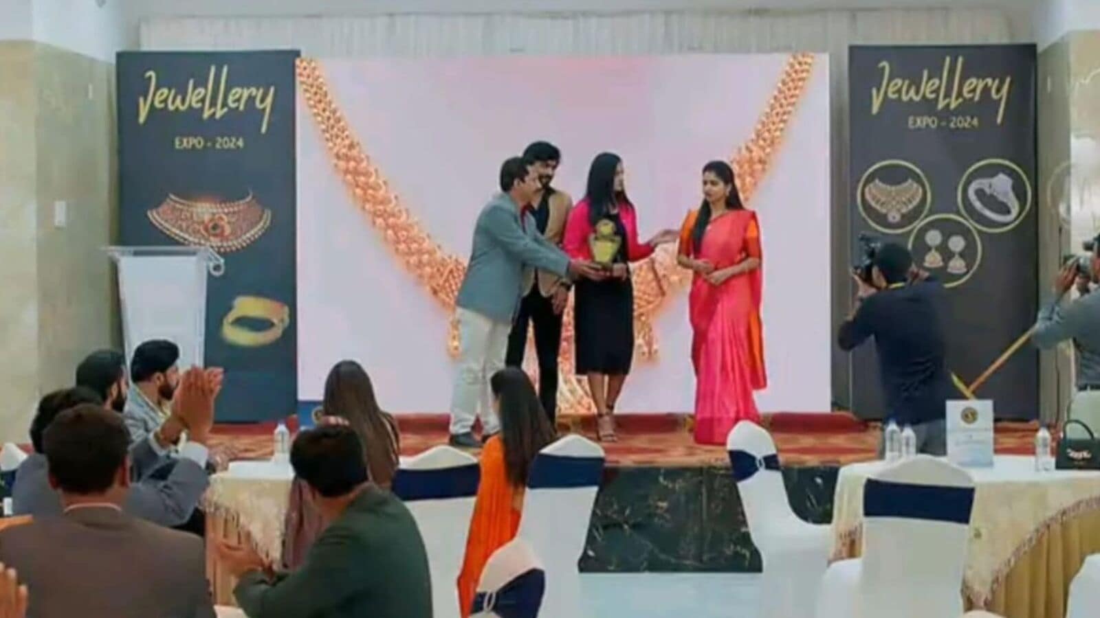 Brahmamudi October 3rd Episode: రాజ్‌కు కోలుకోలేని షాక్- కావ్యకు అవార్డ్- గట్టిగా ఇరికించిన అనామిక- మీడియా మాటలతో ఏడుపు