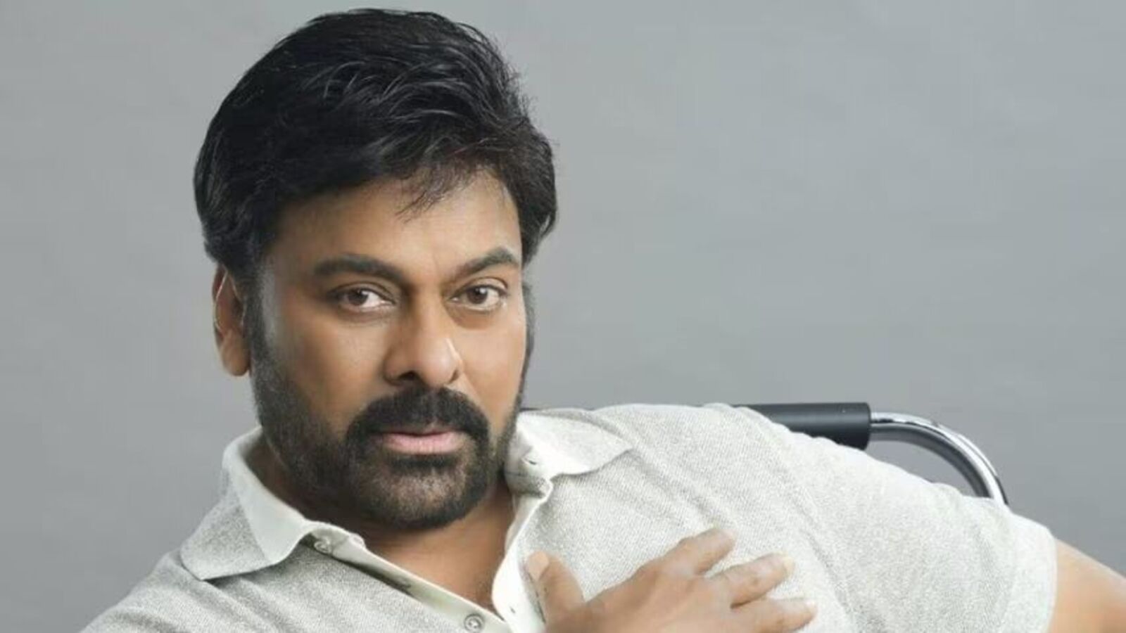 Chiranjeevi: ఇండ‌స్ట్రీపై దాడుల‌ను ఐక్యంగా ఎదుర్కొంటామ‌ని చిరంజీవి ట్వీట్‌ - టాలీవుడ్ పెద్ద‌ల‌ అత్య‌వ‌స‌ర మీటింగ్‌?