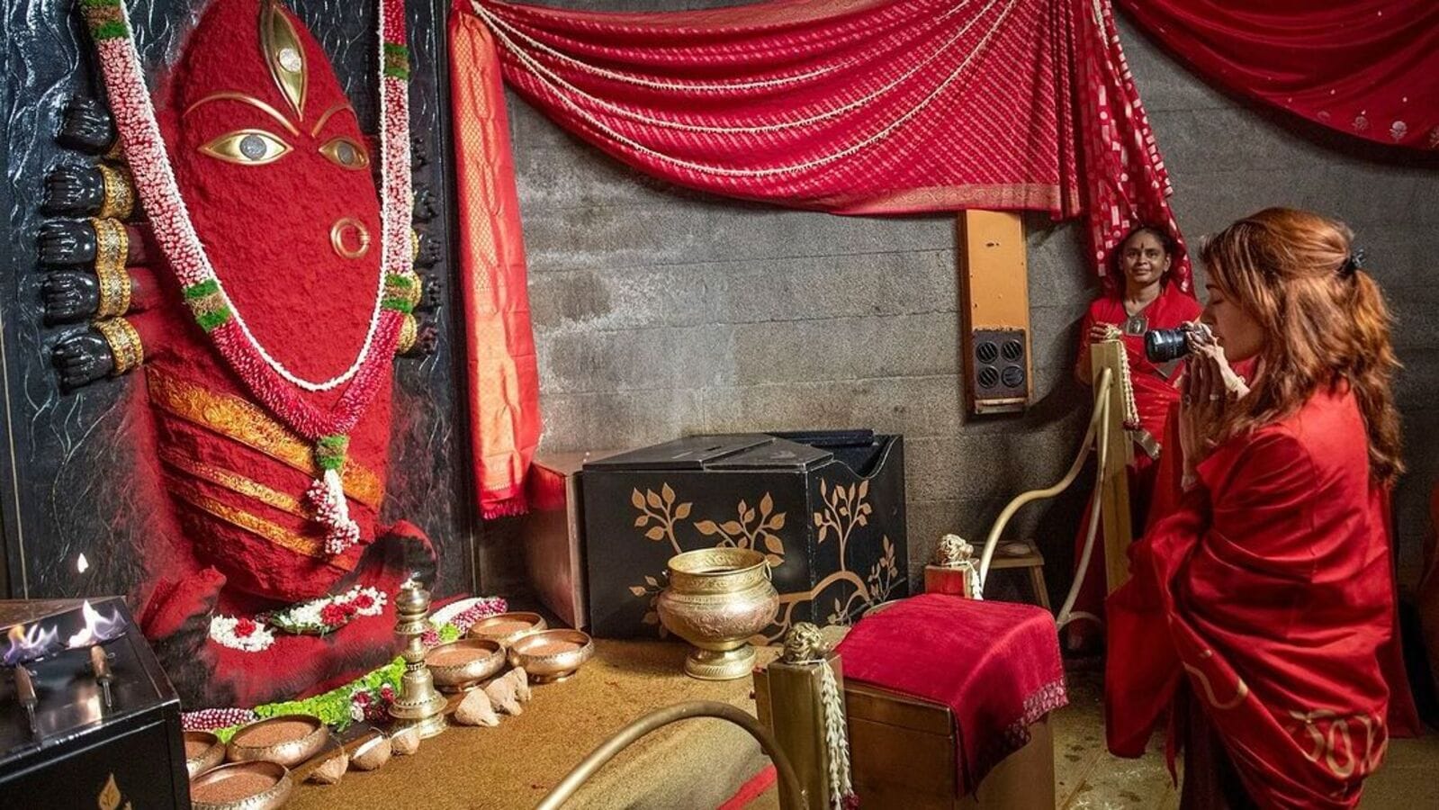 Samantha in Temple: అమ్మా.. నువ్వు చెప్పిన మాట విన్నాను: గుడిలో సమంత ప్రత్యేక పూజలు