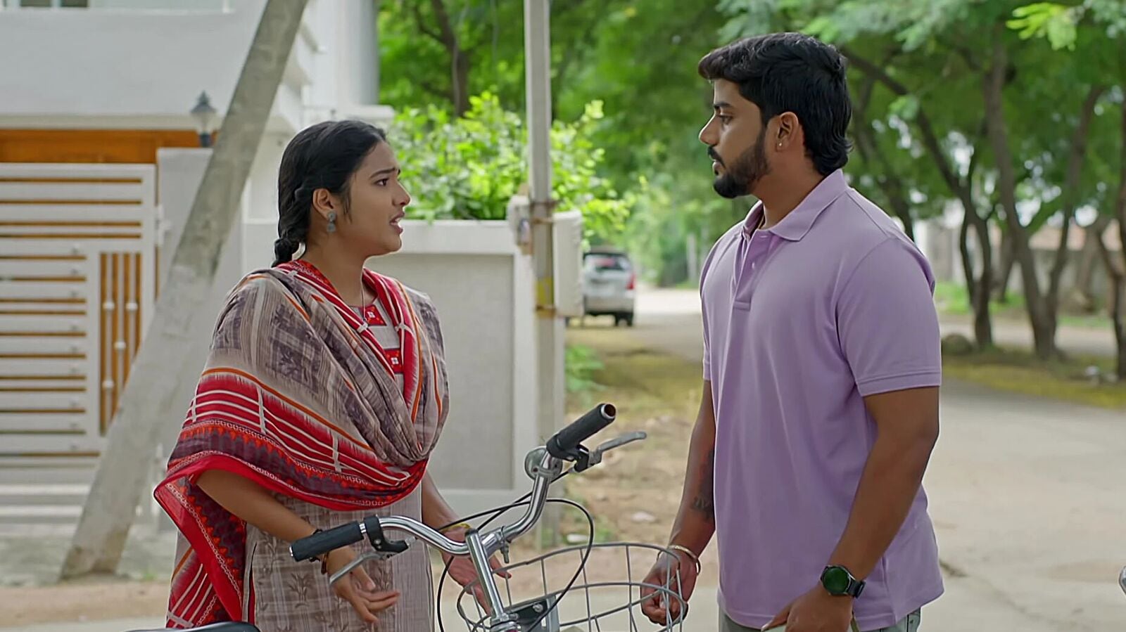 Gundeninda Gudigantalu Today Episode: కుటుంబాన్ని మోసం చేసిన ర‌వి - మీనాపై ప్ర‌భావ‌తి నింద‌లు - ఇంట్లో నుంచి శృతి జంప్‌