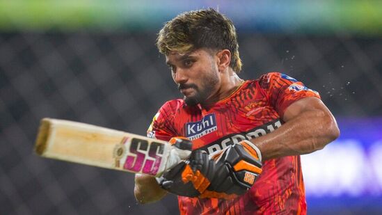 యంగ్ ఆల్‍రౌండర్, తెలుగు ఆటగాడు నితీశ్ కుమార్ రెడ్డి బంగ్లాదేశ్‍తో ఈ మ్యాచ్‍తో అంతర్జాతీయ క్రికెట్‍లో అరంగేట్రం చేశాడు. తొలిసారి భారత్ తరఫున బరిలోకి దిగాడు. ఈ ఏడాది ఐపీఎల్‍లో సన్‍రైజర్స్ హైదరాబాద్ తరఫున హిట్టింగ్‍తో మెరుపులు మెరిపించిన నితీశ్‍.. ఇప్పుడు టీమిండియాలో అరంగేట్రం చేశాడు.&nbsp;