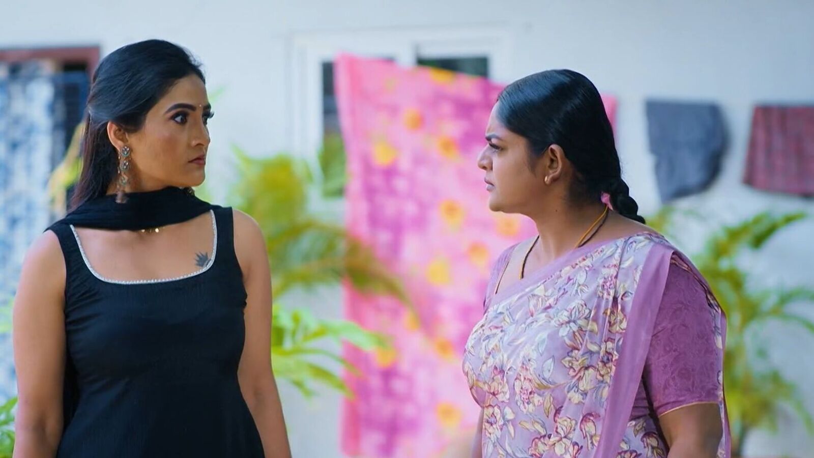 Karthika deepam 2 serial today october పూనకం తెప్పించకు తట్టుకోలేవని జ్యోత్స్నకు దీప వార్నింగ్- పెళ్లి చేయనన్న శివనారాయణ