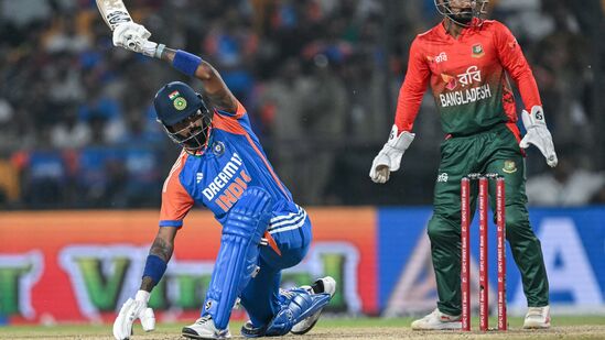 Hardik Pandya Record: హార్దిక్ పాండ్యా ఇప్పుడో అరుదైన రికార్డు సాధించాడు. బంగ్లాదేశ్ తో తొలి టీ20లో అతడు కేవలం 16 బంతుల్లోనే 5 ఫోర్లు, 2 సిక్స్ లతో 39 పరుగులు చేసి అజేయంగా నిలిచాడు.