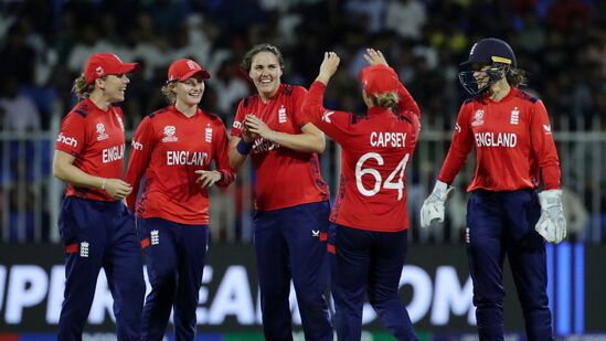 Women's T20 World Cup Points Table: వెస్టిండీస్ టాప్ లోకి దూసుకెళ్లడంతో ఇంగ్లండ్ రెండో స్థానానికి పడిపోయింది. బంగ్లాదేశ్ పై తొలి మ్యాచ్ లో ఇంగ్లండ్ గెలిచింది.