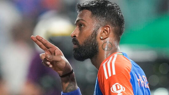 Hardik Pandya Record: హార్దిక్ పాండ్యా ఇప్పటివరకు భారత్ తరఫున 103 టీ20 మ్యాచ్ లు ఆడాడు. 80 ఇన్నింగ్స్ లో 1562 పరుగులు చేశాడు. అందులో 4 హాఫ్ సెంచరీలు ఉన్నాయి. ఇక 87 వికెట్లు కూడా అతని ఖాతాలో ఉన్నాయి.