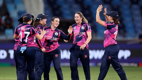 Women's T20 World Cup Points Table: గ్రూప్-బిలో స్కాట్లాండ్ ఐదో స్థానంలో ఉంది. తొలి మ్యాచ్ లో బంగ్లాదేశ్ చేతిలో పరాజయం పాలైంది. రెండో మ్యాచ్ లో స్కాట్లాండ్ పై వెస్టిండీస్ విజయం సాధించింది. రెండింట్లోనూ ఓడిన స్కాట్లాండ్ అట్టడుగున ఉంది.