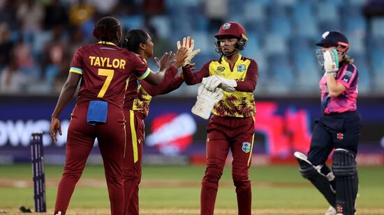 Women's T20 World Cup Points Table: అటు గ్రూప్ బి చూసుకుంటే దక్షిణాఫ్రికాపై ఓటమితో వెస్టిండీస్ టీ20 ప్రపంచకప్ మొదలుపెట్టింది. అయితే రెండో మ్యాచ్ లో స్కాట్లాండ్ పై భారీ తేడాతో విజయం సాధించింది. దీంతో ఆ టీమ్ ఏకంగా తొలి స్థానానికి దూసుకెళ్లింది.